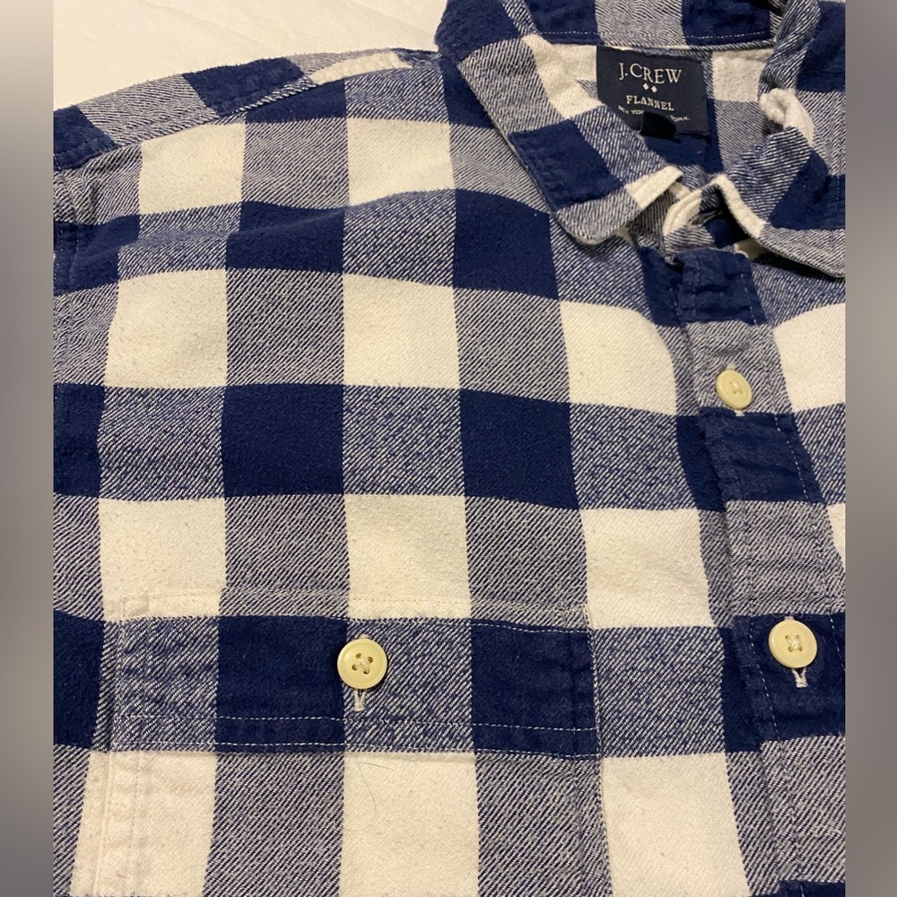 J.crew flannel shirt medium 100%cotton machine washable. Like new condition.
